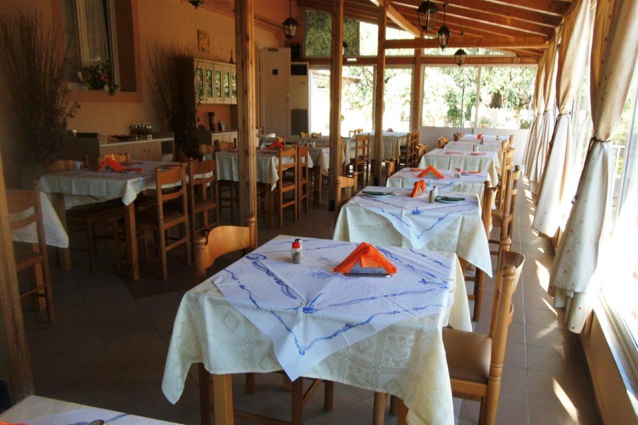 Liocharis Apartments Лурдата Екстериор снимка