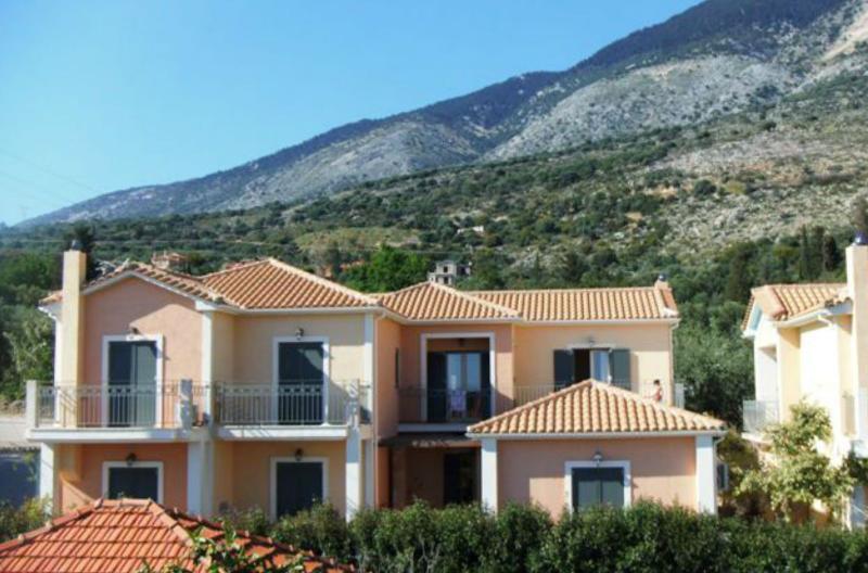 Liocharis Apartments Лурдата Екстериор снимка