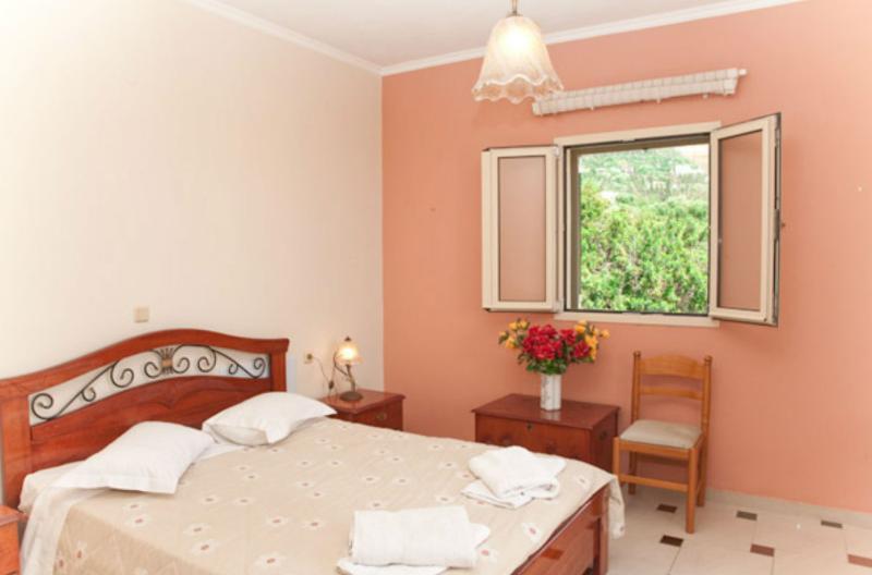 Liocharis Apartments Лурдата Екстериор снимка