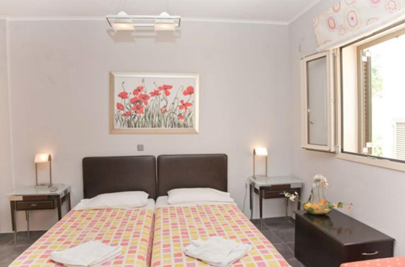 Liocharis Apartments Лурдата Екстериор снимка