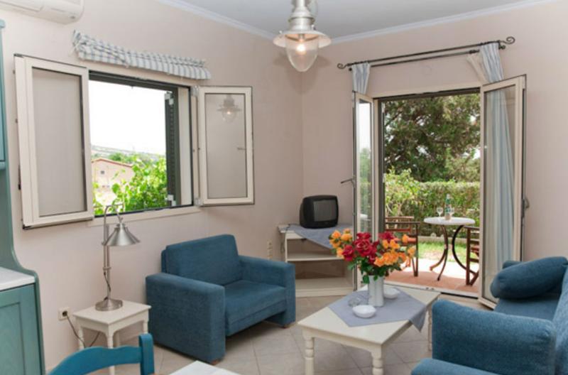 Liocharis Apartments Лурдата Екстериор снимка