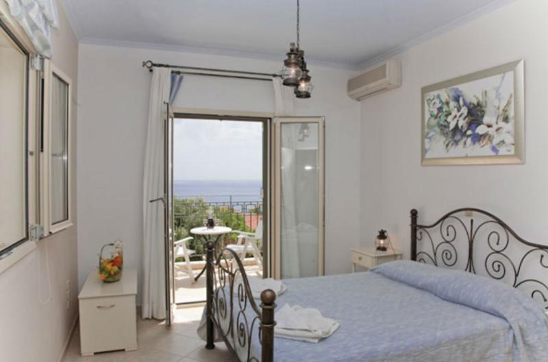 Liocharis Apartments Лурдата Екстериор снимка