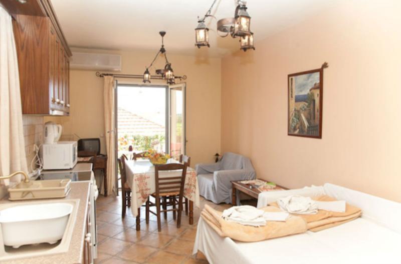 Liocharis Apartments Лурдата Екстериор снимка