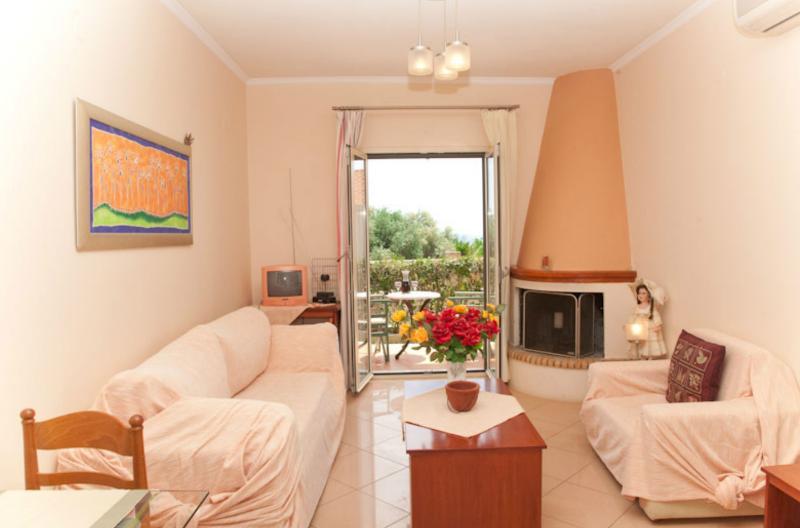 Liocharis Apartments Лурдата Екстериор снимка